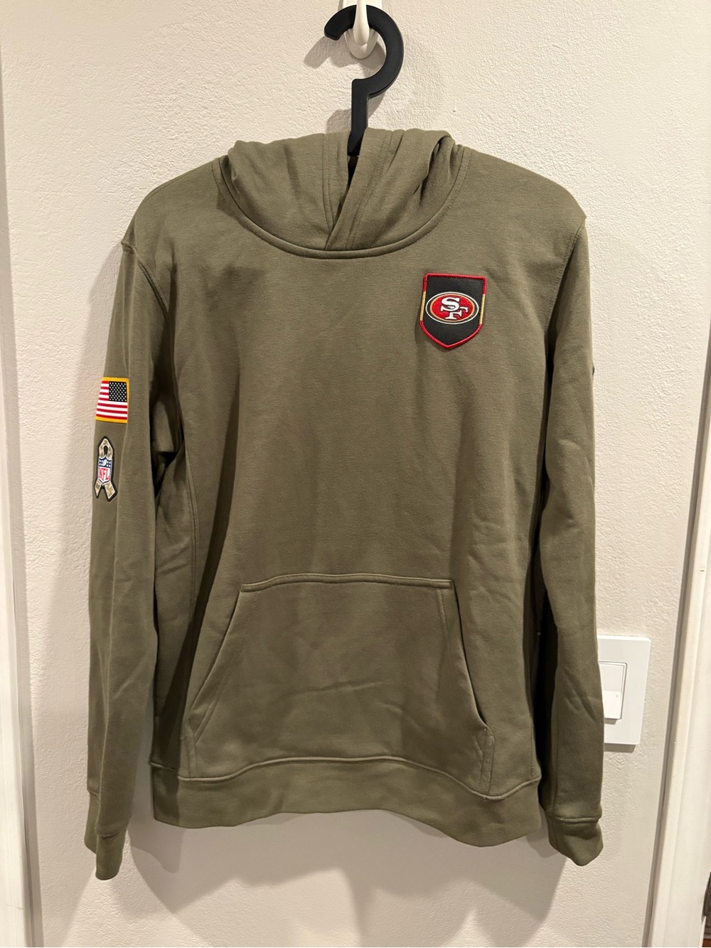 Nike San Francisco 49ers 2025 Salute to Service Club Fleece Hoodie Youth Size XL - Picture 3 of 13